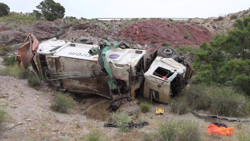 Fallece un camionero al despeñarse cuando iba al vertedero de Xixona