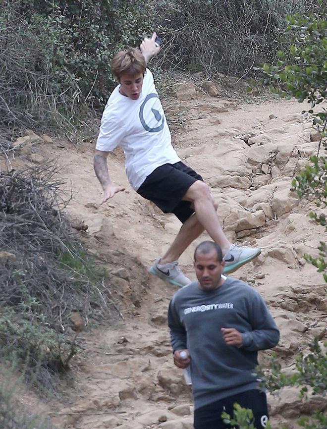 Justin Bieber se cae haciendo running