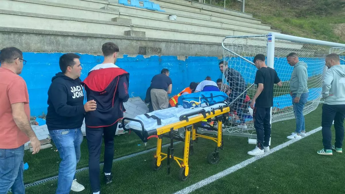 Al menos ocho adolescentes heridos al caerse la grada del campo de fútbol en Pontevedra