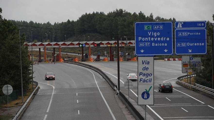 Puesto de peaje de la AP-9 entre Vigo y Tui, un tramo de autopista ahora infrautilizado. // Ricardo Grobas
