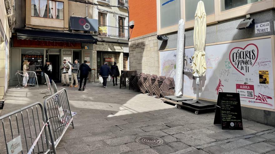 La Policía Local de Cáceres rechaza reubicar la terraza de Moret por seguridad