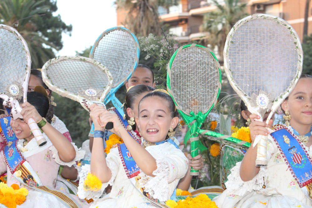 Marina, Sara, Rocío, Daniela y dos generaciones de embajadoras de la fiesta