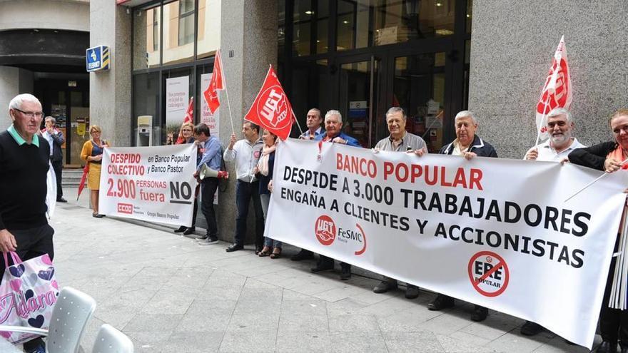 Protesta contra los despidos del Banco Popular
