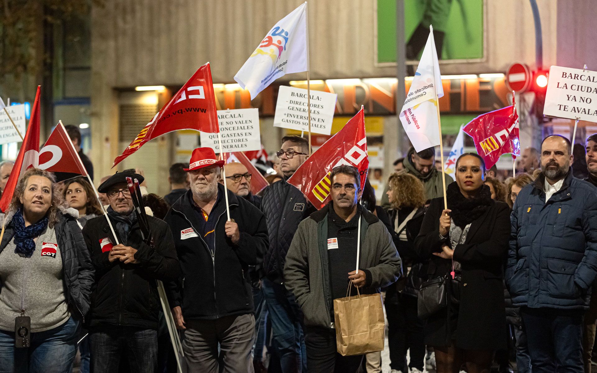 Los funcionarios del Ayuntamiento de Alicante protestan por el centro de la ciudad