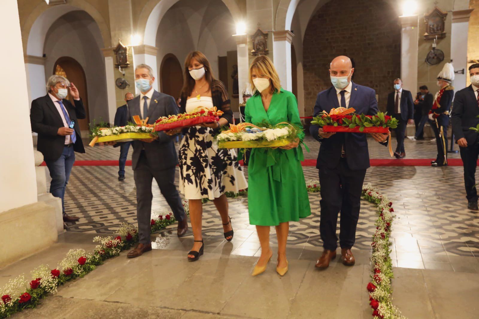 Ofrenda floral a la tumba de Rafael Casanova en Sant Boi