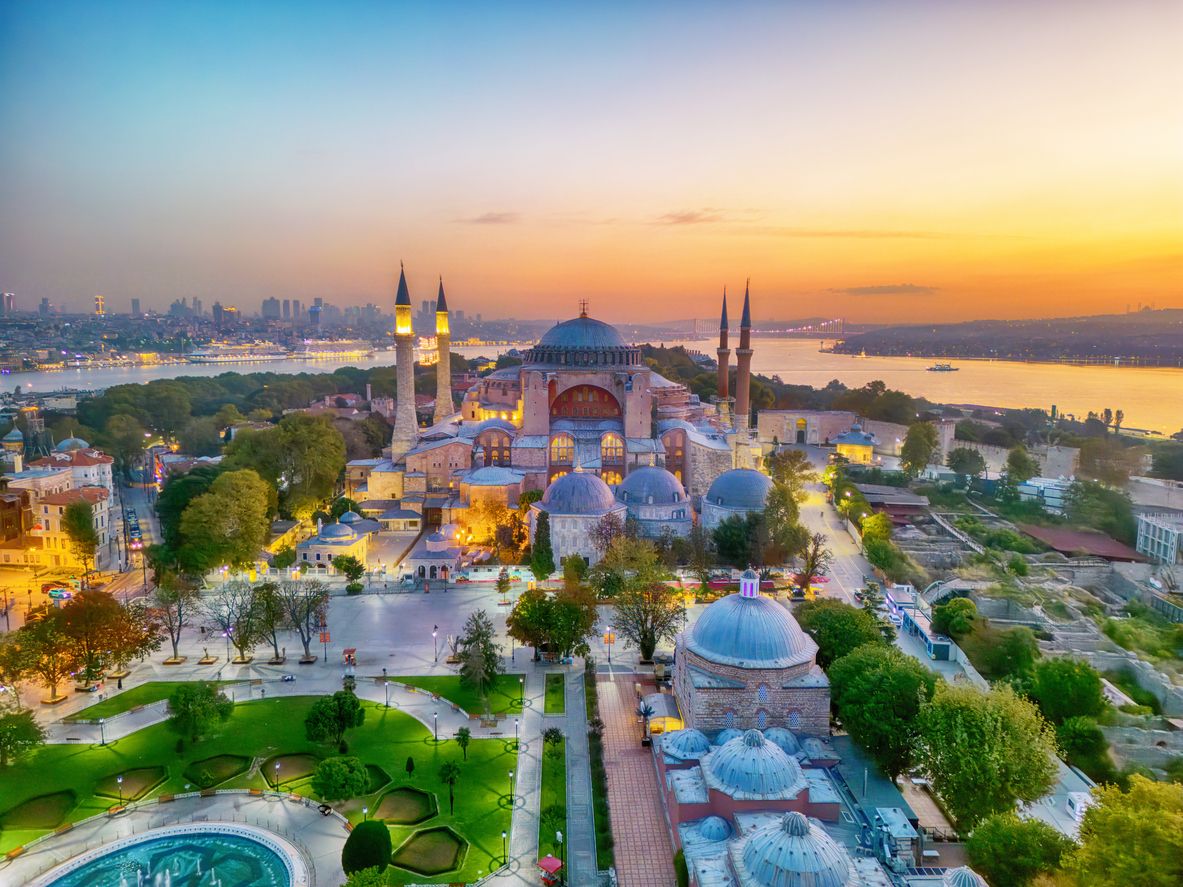 La ciudad de Estambul con la Catedral de Santa Sofía