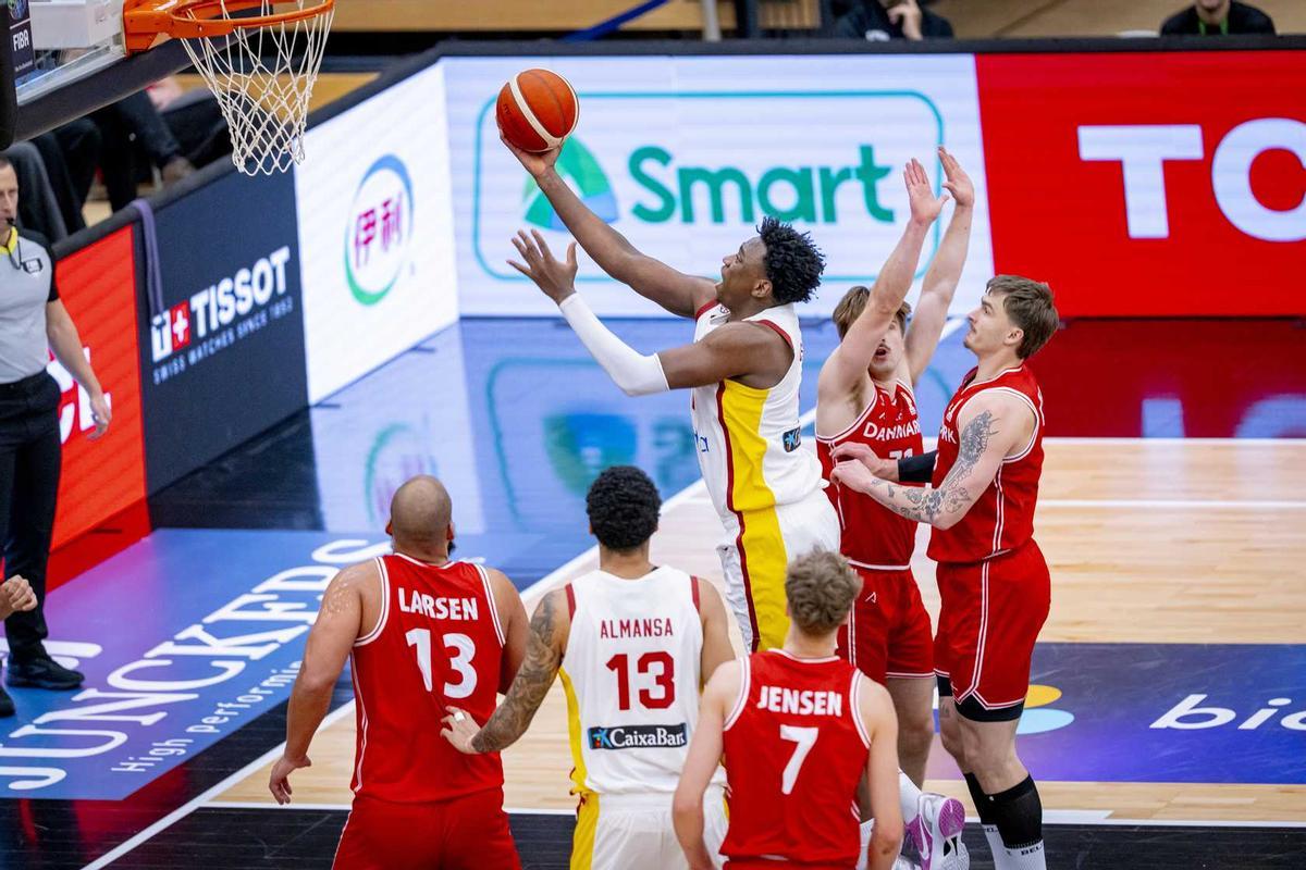 Great Osobor hizo su debut y jugó unos buenos minutos con España