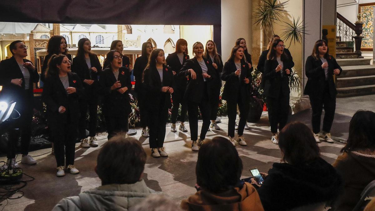 Uno de los coros valencianos participante en el Nadal al Carrer, en una imagen de archivo.