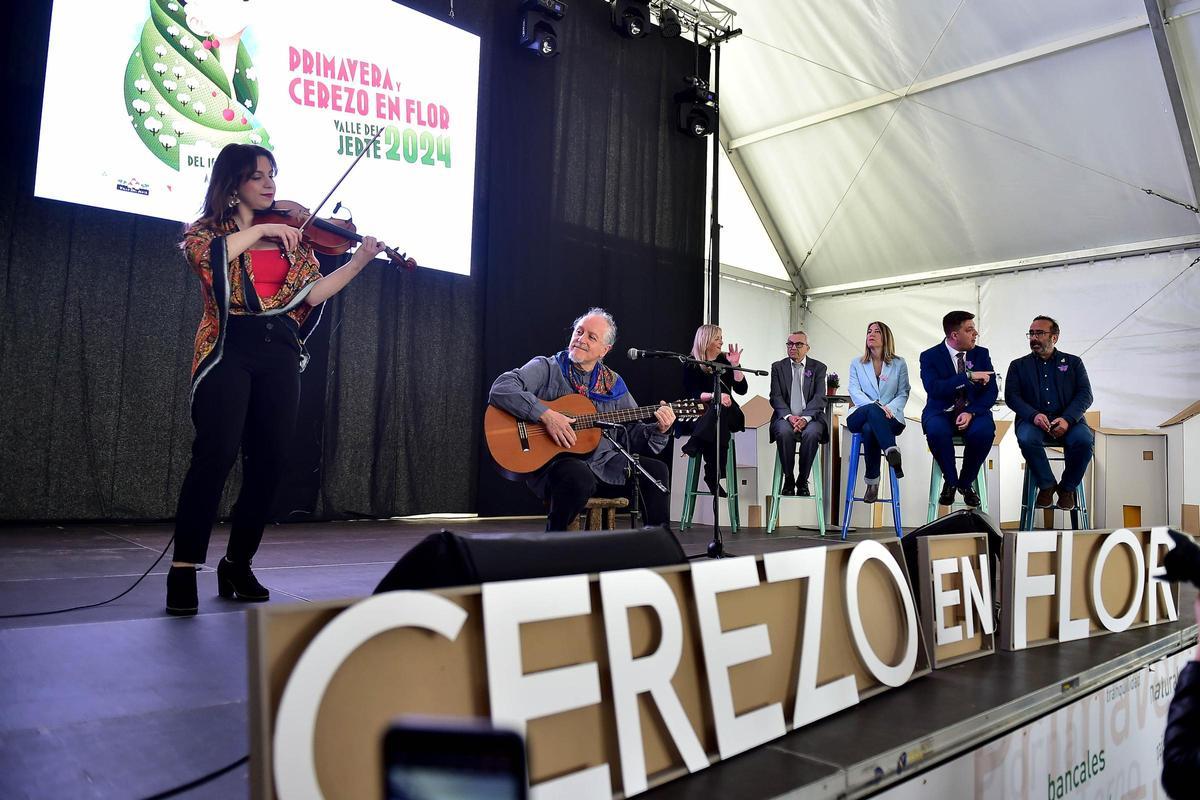 Así ha sido la inauguración de la fiesta del cerezo en flor en Piornal