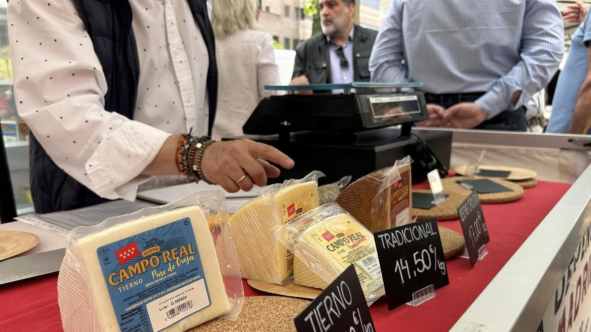 La Plaza de la Policía Nacional acoge este sábado el mercado agroalimentario con productores locales