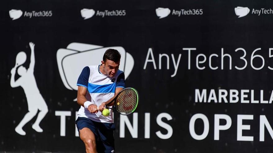 Carlos Gimeno confirmó la sorpresa del campeonato ganando en dos sets a Fernando Coria.