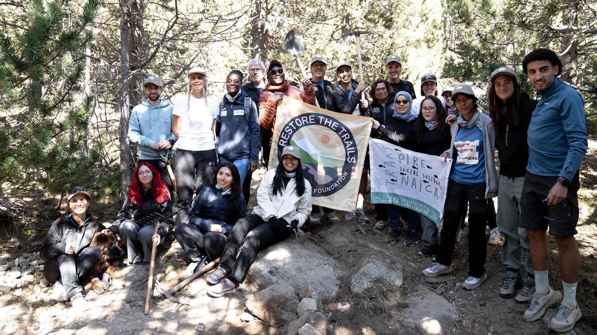 Imagen del grupo que restauró el sendero en la Cerdaña