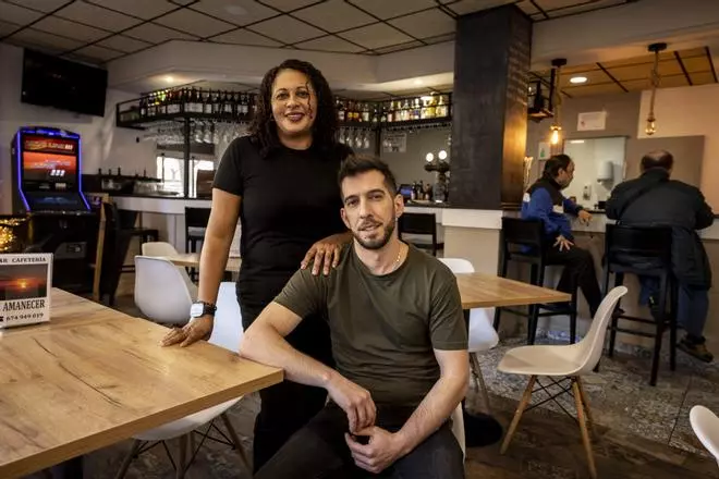 En imágenes | El Amanecer, el nuevo bar de tapas del Actur que triunfa con sus bolas rellenas de diferentes sabores