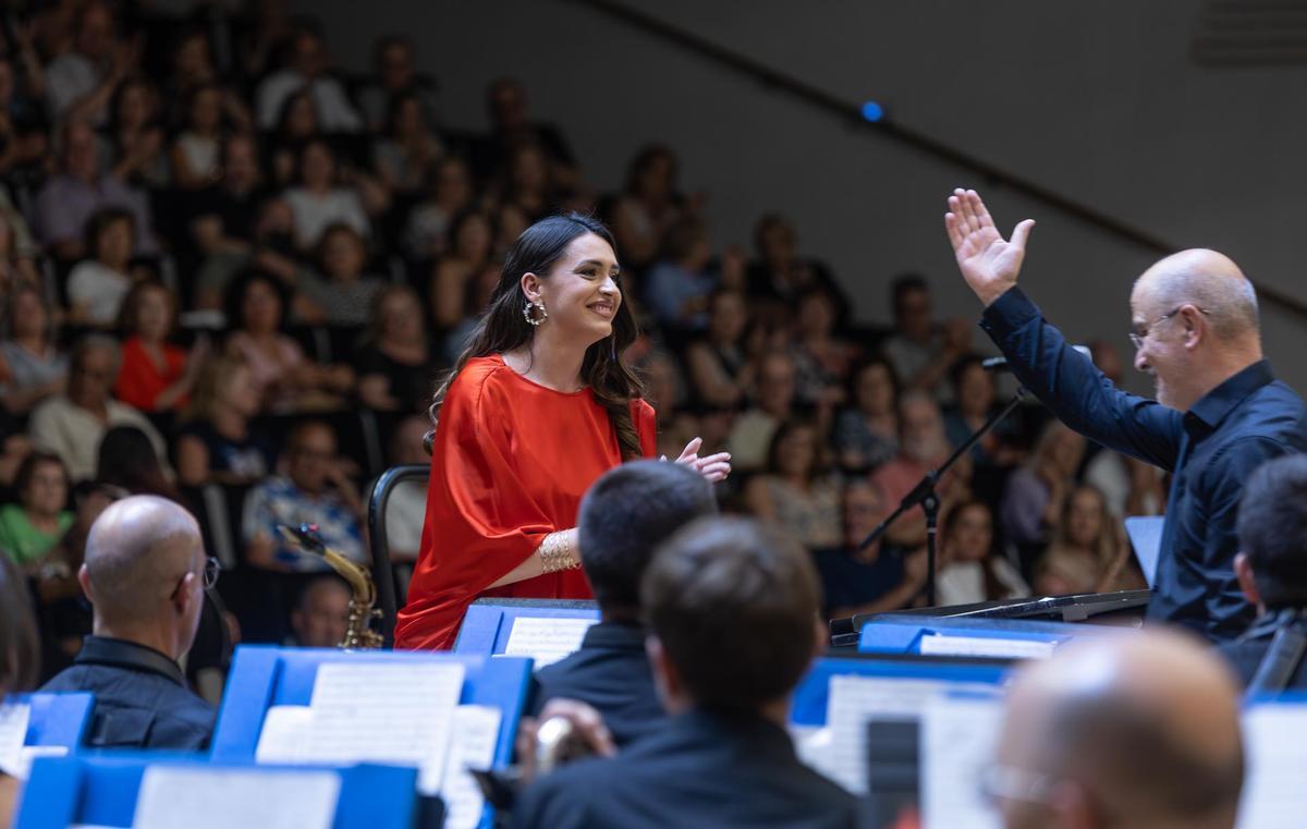 Música y fuego se dan la mano en el concierto de Hogueras de INFORMACIÓn