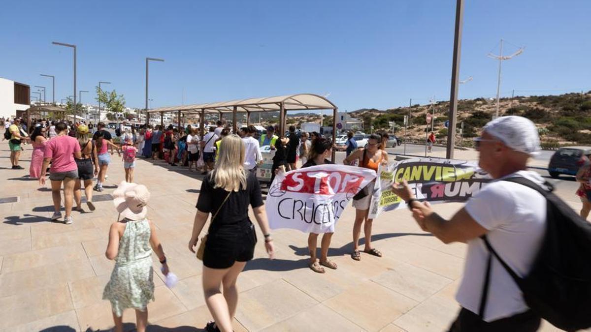 Protesta contra los cruceros en Ibiza.