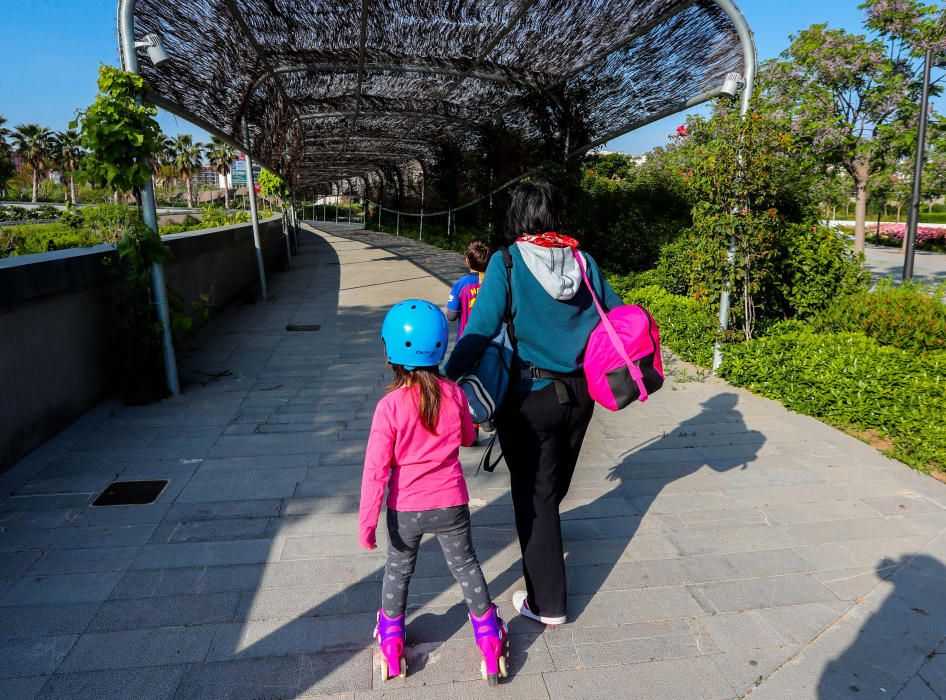 Los niños vuelven a llenar parques y calles