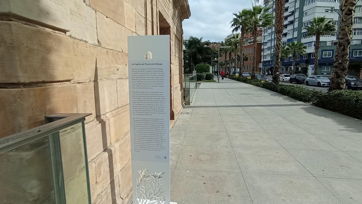 El panel informartivo actual, con información fidedigna sobre la capilla del Puerto.