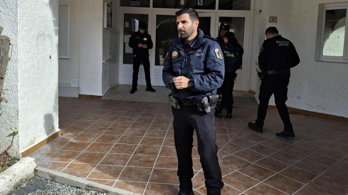 El agente Antonio Soler salvó la vida a una familia con dos menores