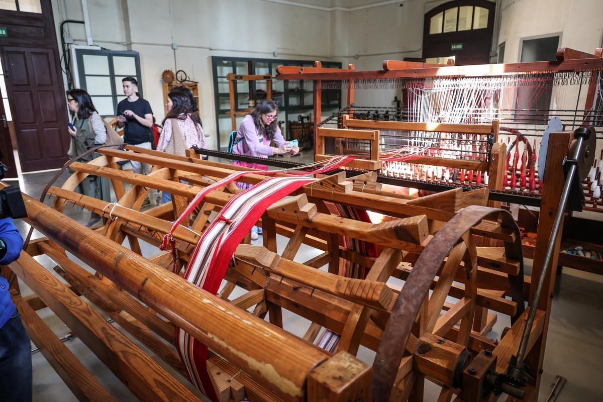 Varias piezas de la colección que se ha trasladado desde Benilloba