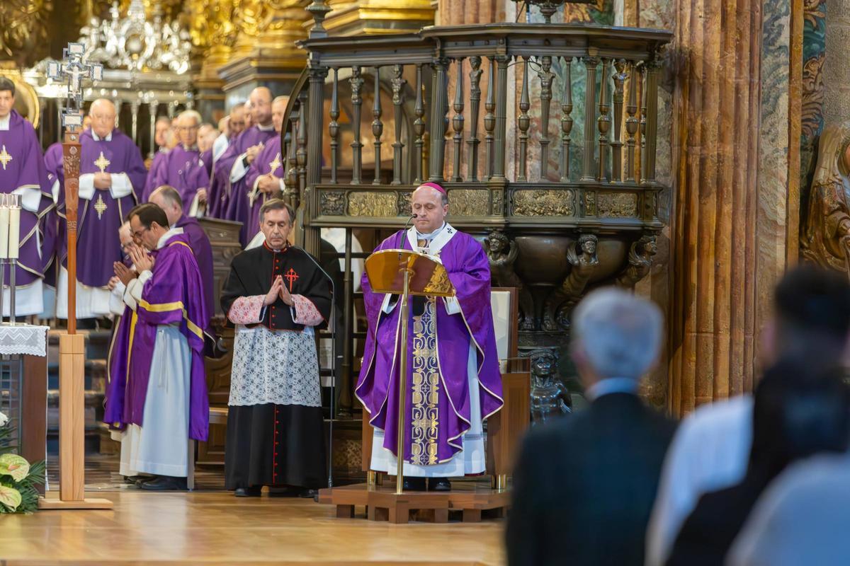Santiago se despide del papa Francisco con una misa funeral en la Catedral