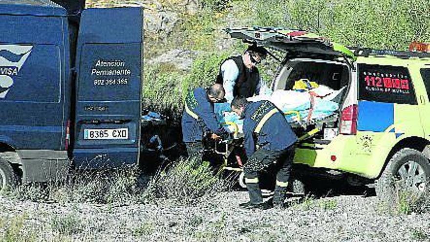 Muere al volcar el tractor que conducía