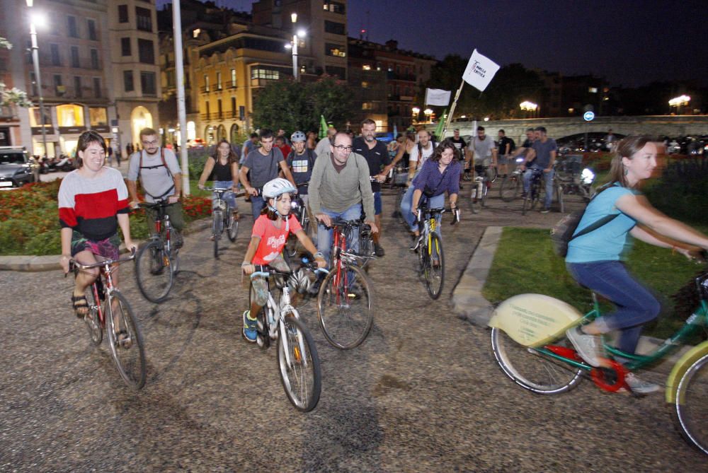 Bicicletada pels carrers de Girona per reclamar polítiques sostenibles