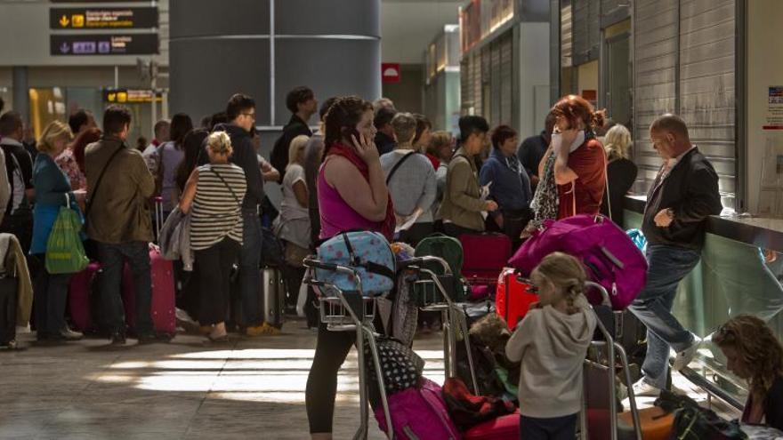 La huelga de controladores planea sobre el aeropuerto de El Altet