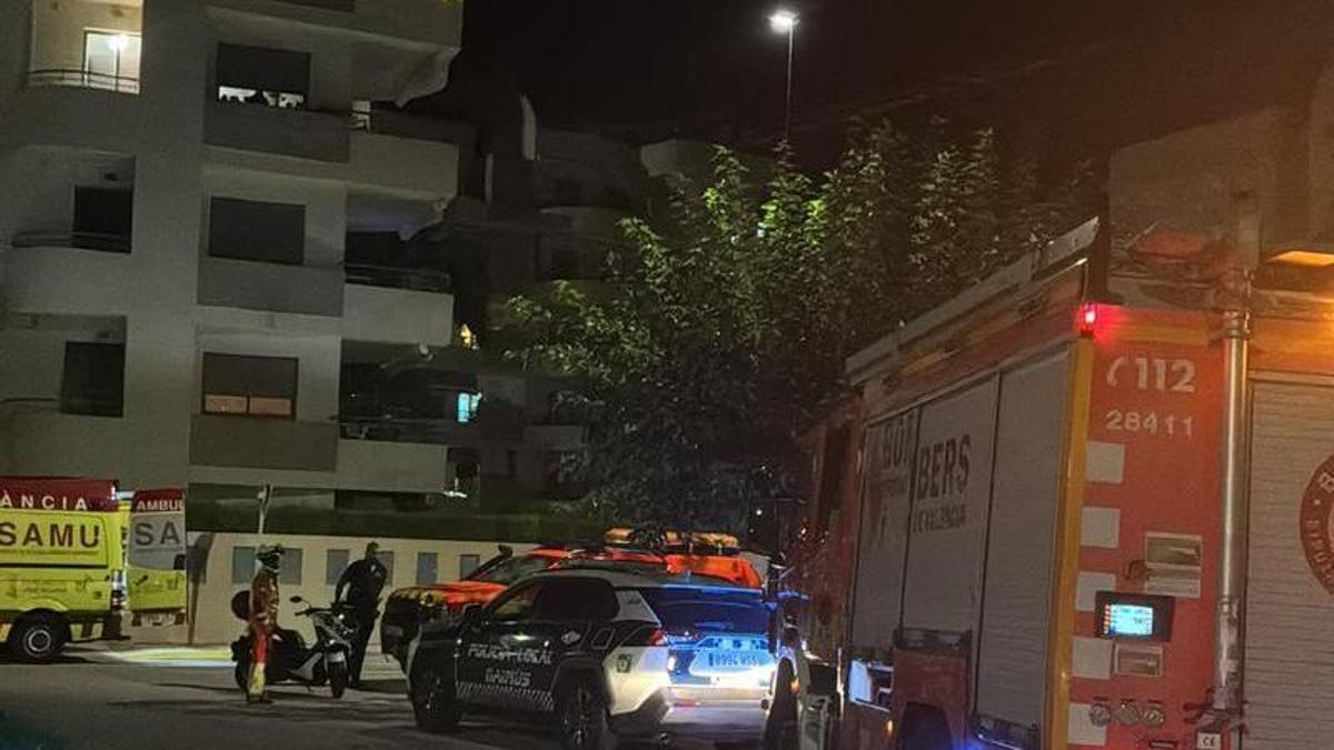 Intervención en Daimús tras la caída de la palmera.