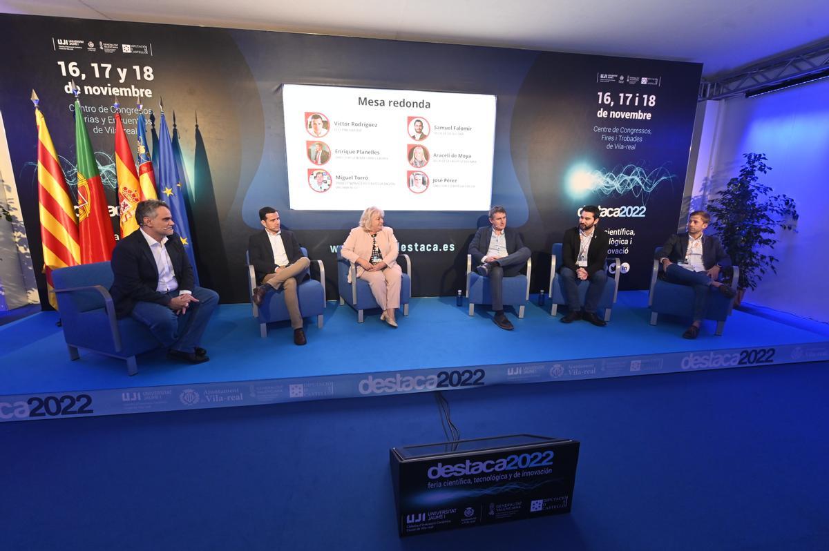 Foto de la mesa redonda.