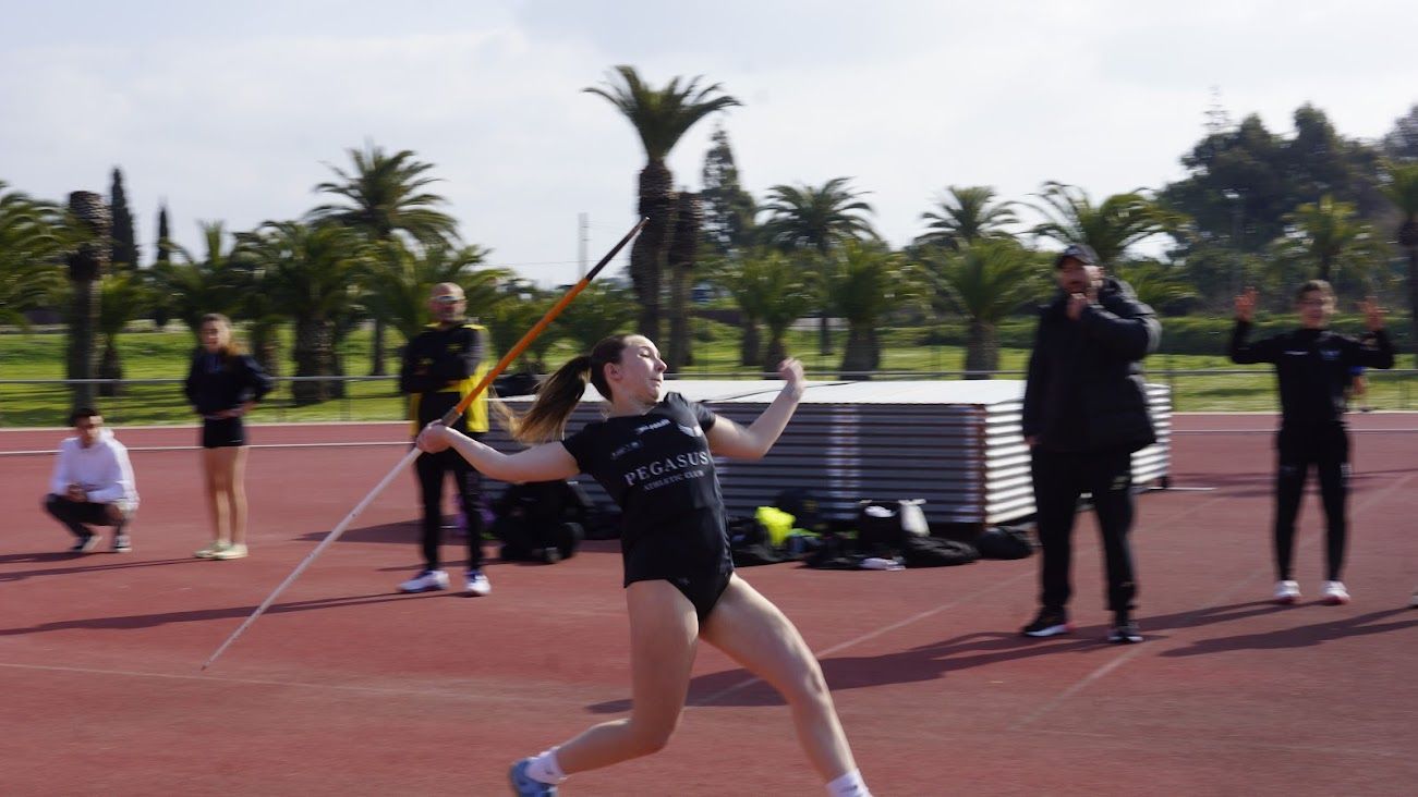 Carla Jaume lanza la jabalina durante el Campeonato de Baleares