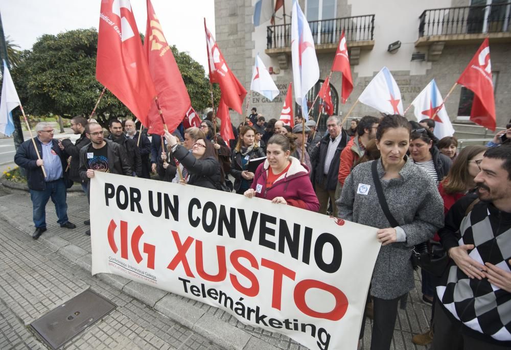 Los teleoperadores gallegos van a la huelga