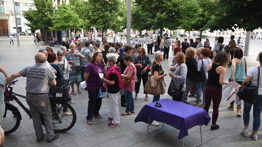 Protesta feminista y antibelicista en zaragoza