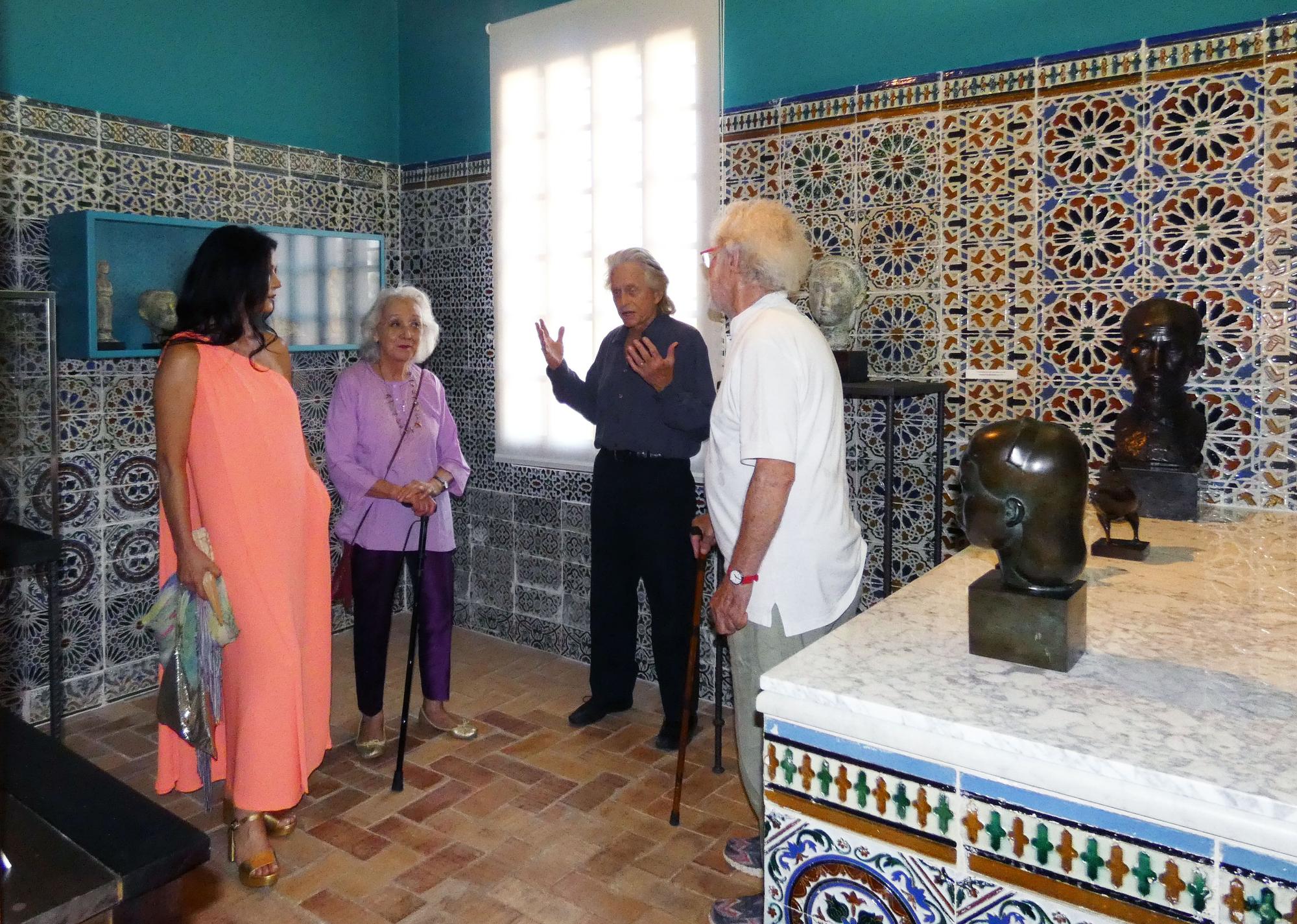 Michael Douglas y Catherine Zeta-Jones visitan el Museo Sa Bassa Blanca