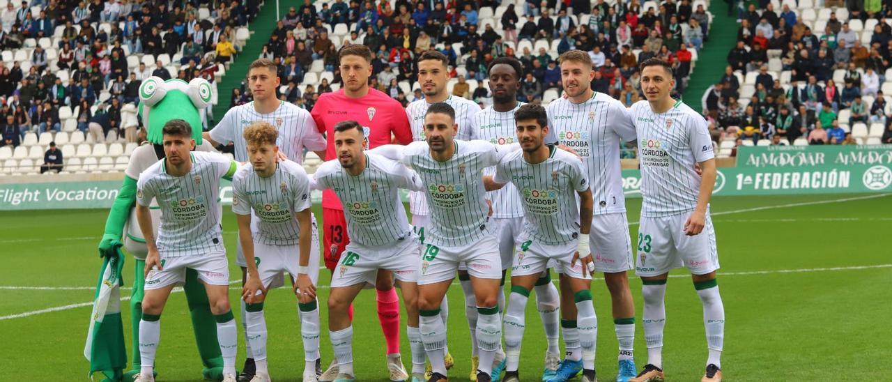 Equipo titular del Córdoba CF que se enfrentó a la Cultural Leonesa en El Arcángel, este domingo.