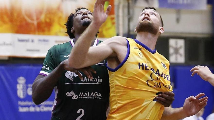 El Unicaja y el Herbalife se enfrentaron en el Trofeo Luis Casimiro de Puertollano.