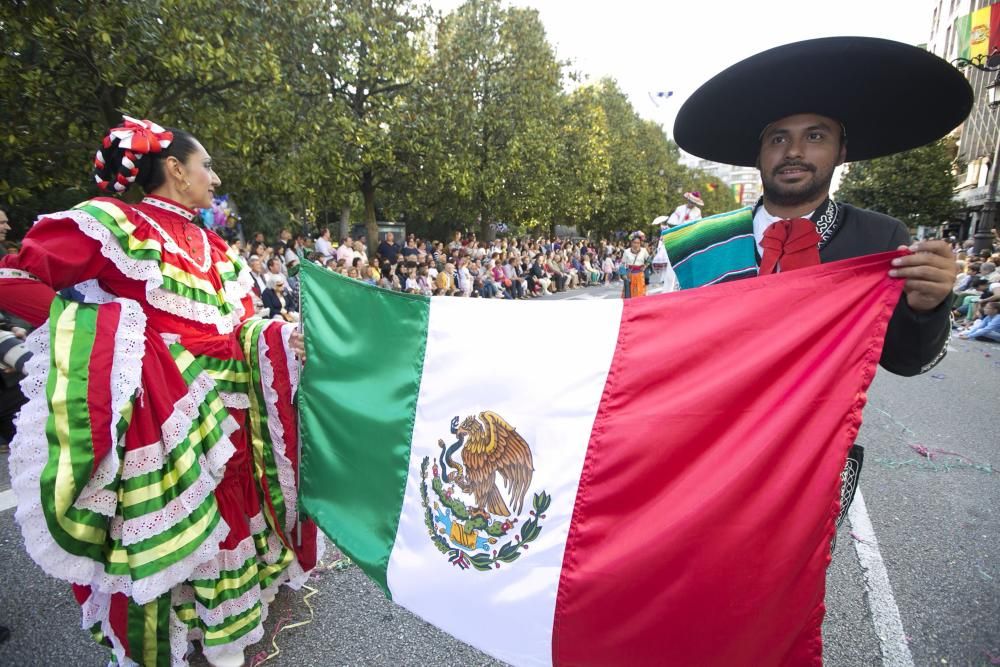 Oviedo celebra el desfile del Día de América en Asturias