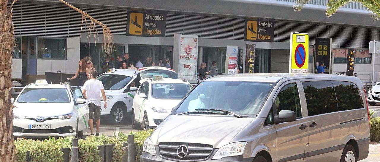 Imagen de archivo de VTC en el aeropuerto de Eivissa. | J. A.RIERA