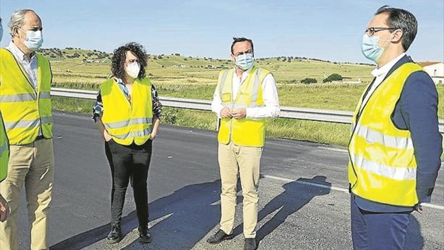 La Diputación hace obras de mejora en la carretera de Pozoblanco a Villaharta