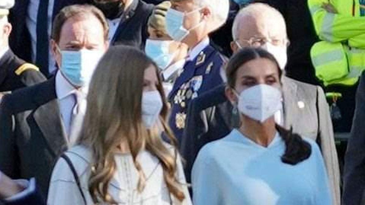 La infanta Sofía y la reina Letizia durante el desfile de la Hispanidad 2021