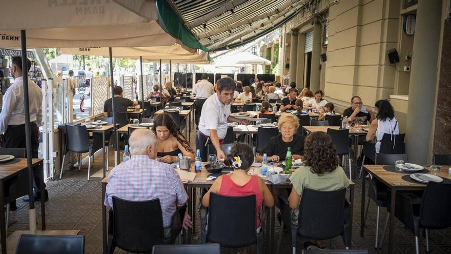 La caiguda del consum d’alcohol s’estén en bars i restaurants