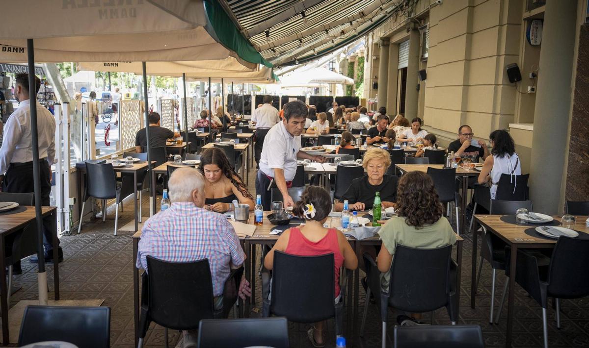 La caiguda del consum d’alcohol s’estén en bars i restaurants