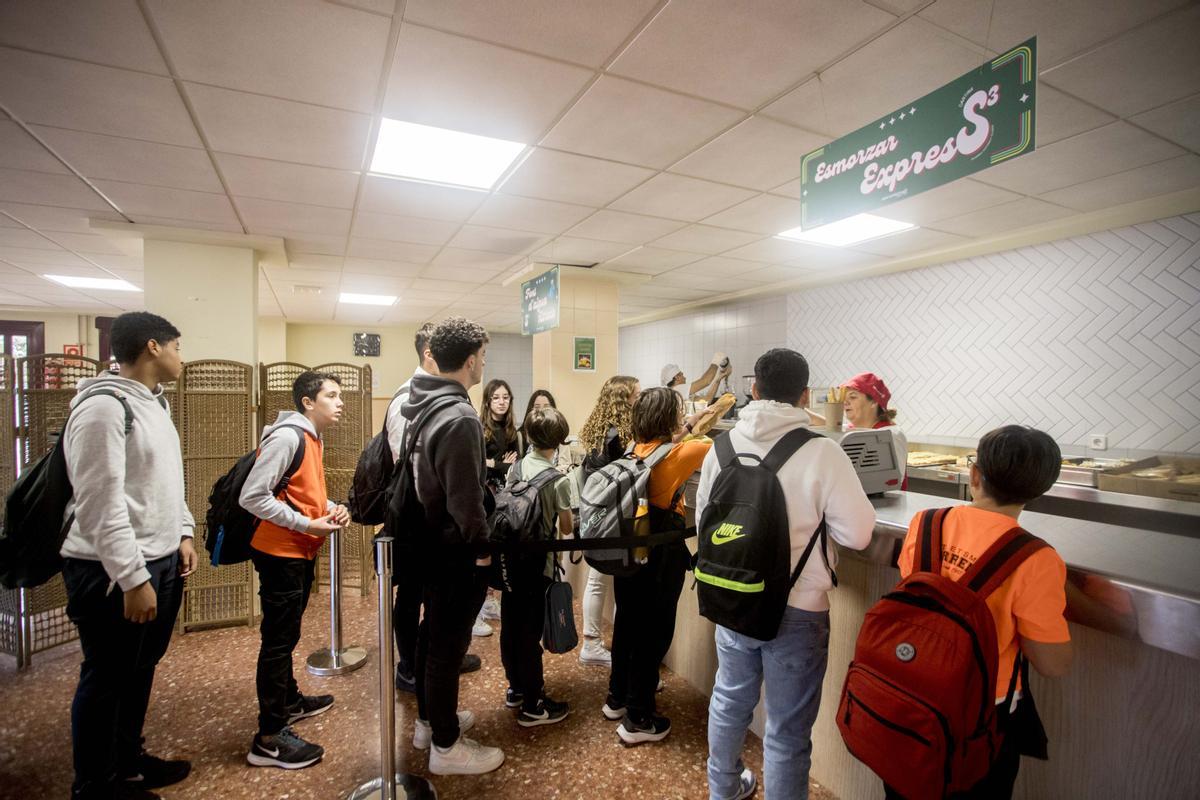 Picaña. El Instituto Enric Valor ofrece un menú saludable a sus alumnos