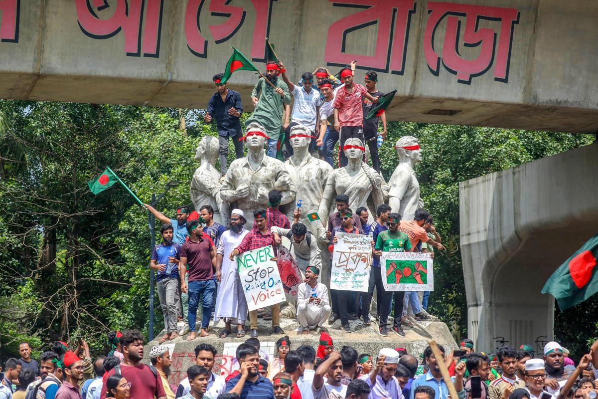 Bangladés vive su jornada de protestas contra el gobierno más sangrienta y suma 91 muertos
