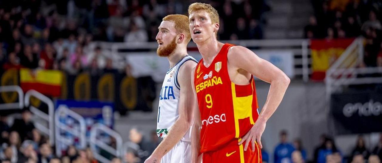 Alberto Díaz, base del Unicaja, con la selección española.