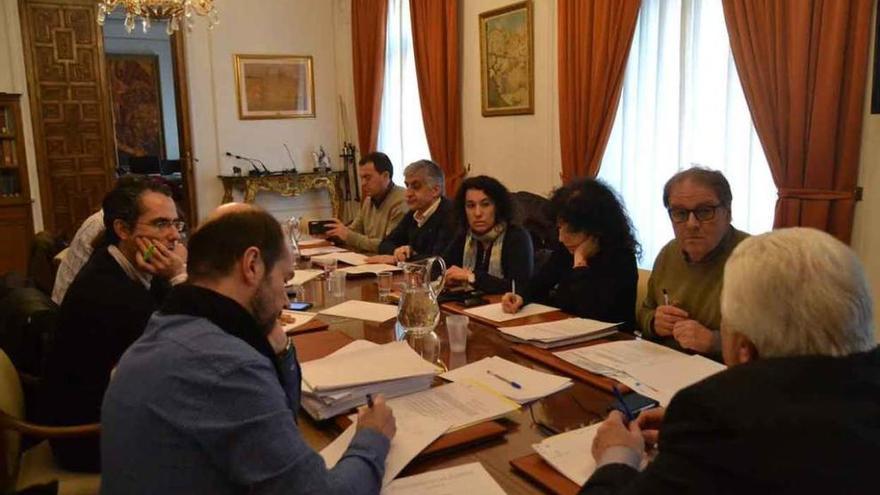 Comisión de Desarrollo Económico celebrada ayer en la Casa de las Panaderas.