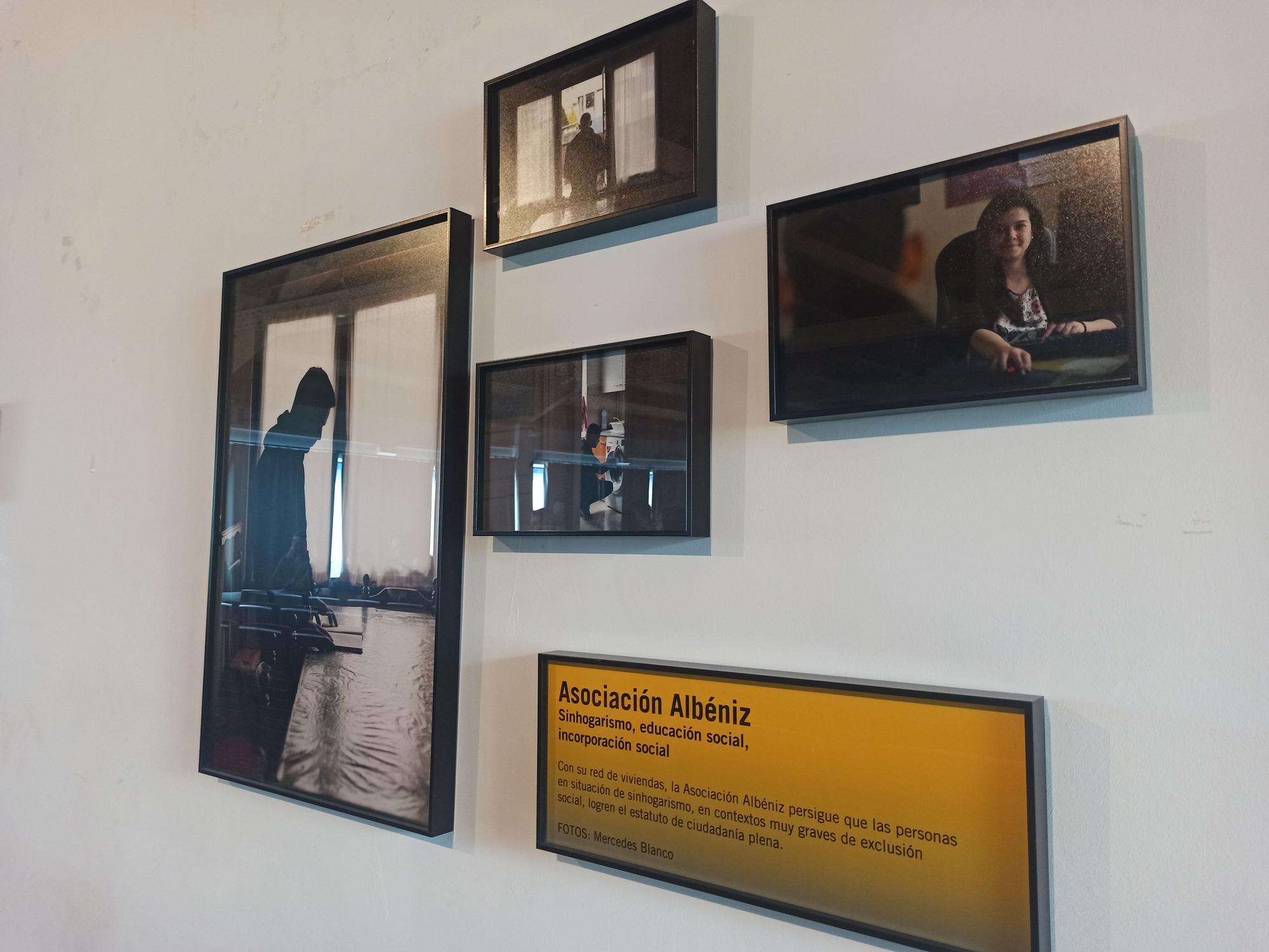 La exposición "Nuestros vecinos invisibles" sorprende a los alumnos del instituto de Llanera: "Es inspiradora"