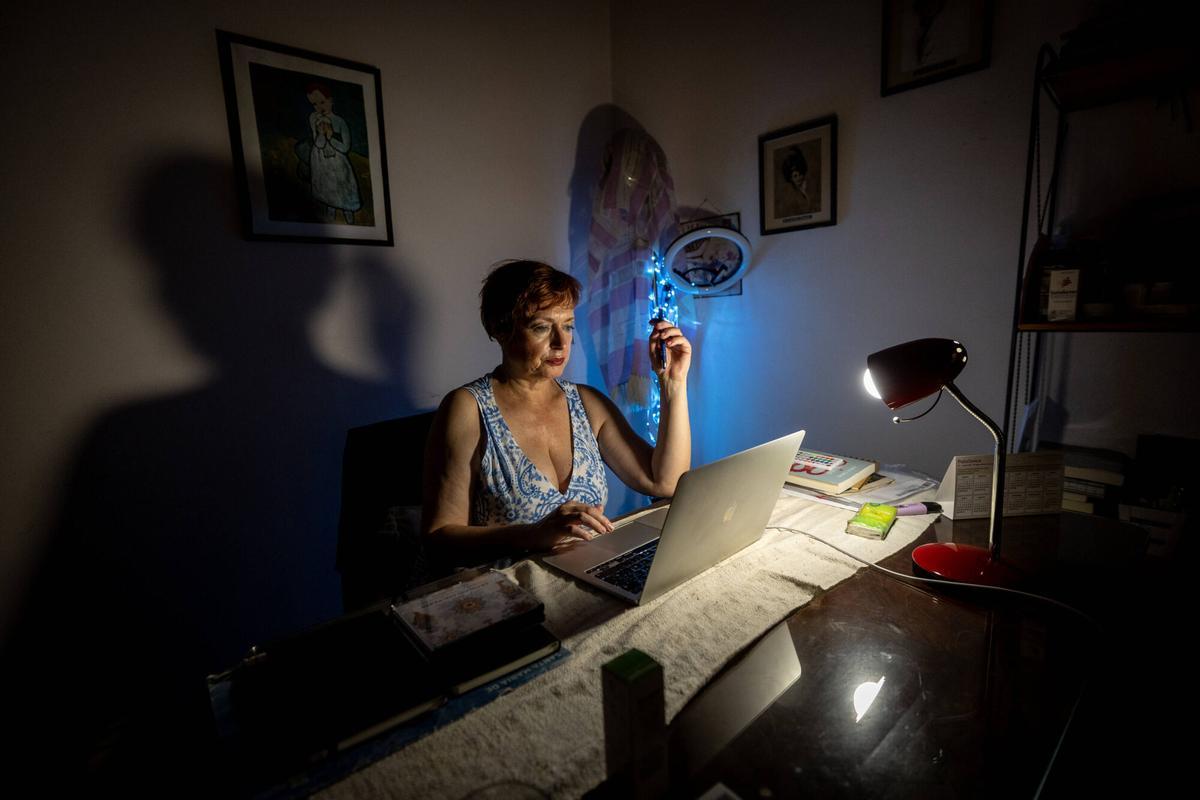 Barcelona 18/07/2025 Barcelona Anna Grau, exdiputada de Ciutadans, en su vivienda en Barcelona. En el marco de una serie de entrevistas a ex políticos sobre su vida fuera de la política. AUTOR: JORDI OTIX