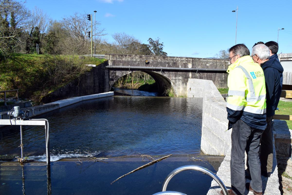 Un momento de la visita para supervisar las obras realizadas.