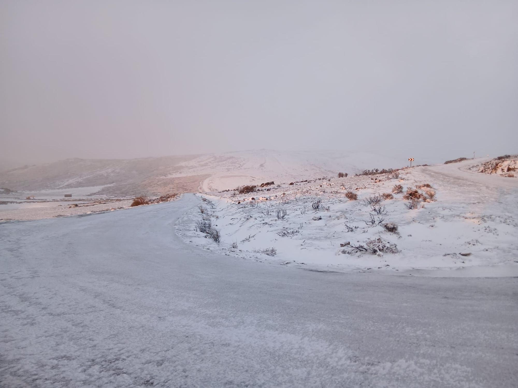La nieve baja de cota en Sanabria y se acerca a San Martín de Castañeda