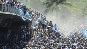 L’Argentina embogeix amb l’arribada del ‘Messies’ i la Copa del Món